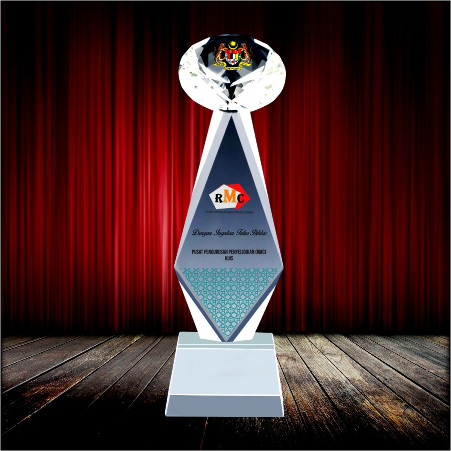 ICT 195 - Exclusive Crystal Trophy