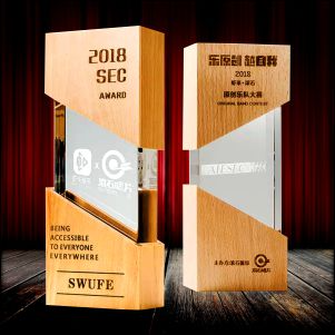 IWT 007 - Exclusive Crystal Wooden Trophy