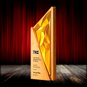 IWT 019 - Exclusive Crystal Wooden Trophy